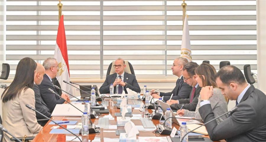 وزير الاستثمار يبحث مع ألستوم توطين صناعة النقل وتحويل مصر إلى مركز إقليمي للتصدير